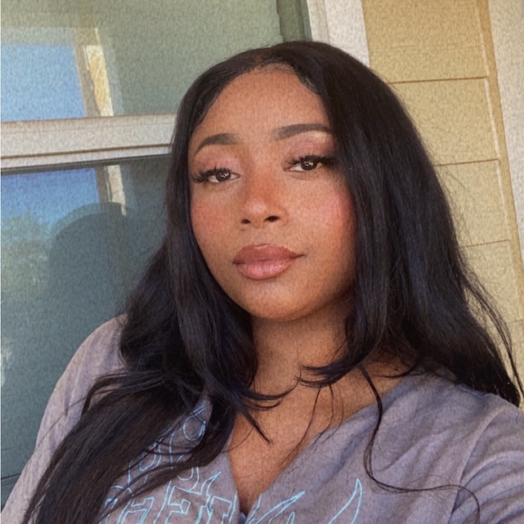 Profile Picture of Crystal Marsh (@crystalmarsh775) on Poshmark
