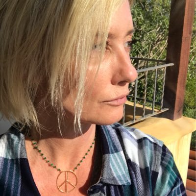 Profile Picture of Loree McBride @ 🏡 (@LoreeMcBride) on Twitter