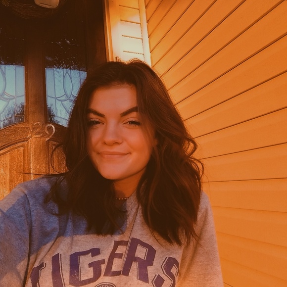 Profile Picture of Anna Black (@annablack445) on Poshmark