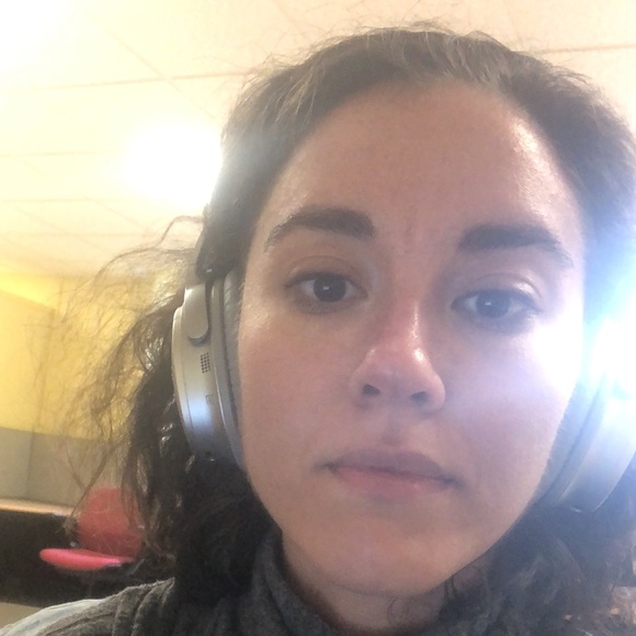 Profile Picture of Ezgi Karaoglu (@ekaraoglu) on Poshmark