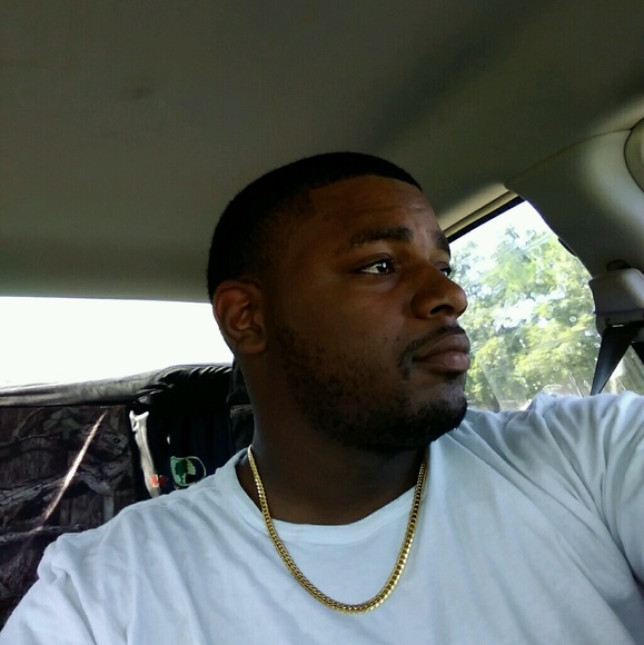 Profile Picture of Robert Hester (@cobihstr) on Poshmark