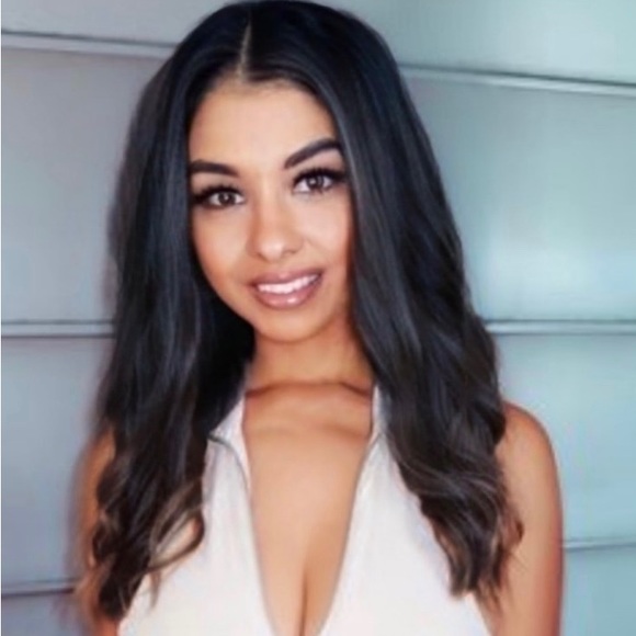 Profile Picture of Serenalynn Serena (@serenasclosetx0) on Poshmark