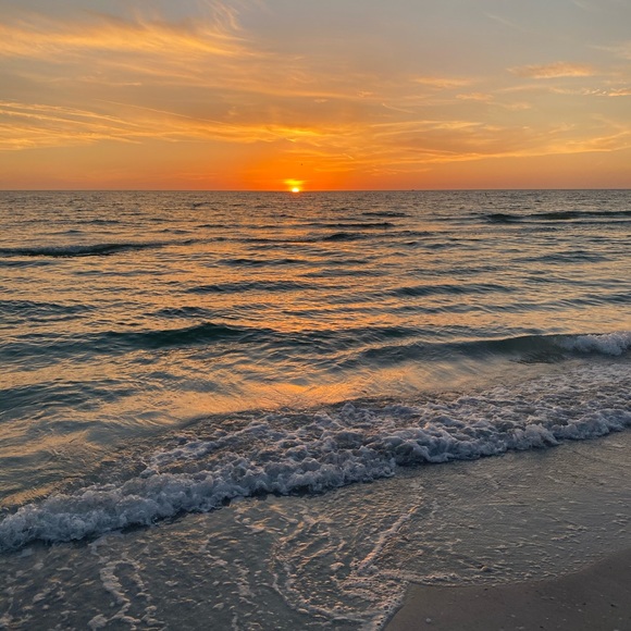 Profile Picture of Eli Stadler (@elistadler) on Poshmark