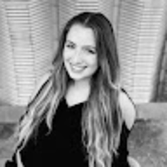 Profile Picture of Darcy Ryan (@dardar1617) on Poshmark