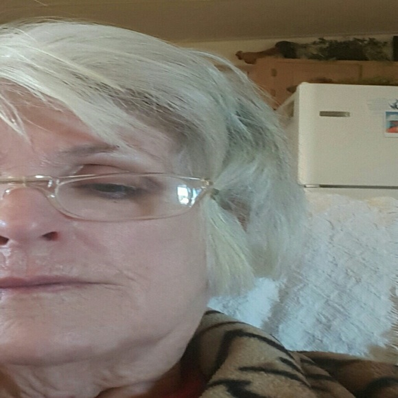 Profile Picture of Pat Cheek (@cmoffice) on Poshmark