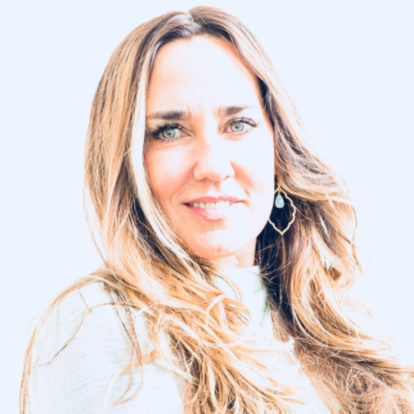 Profile Picture of Laurie Mcgrath (@faashionbliss) on Poshmark