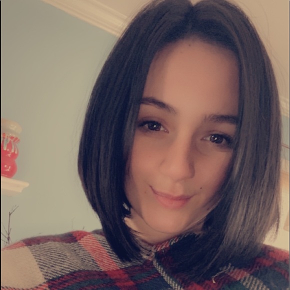 Profile Picture of Jacklyn Rhinesmith (@jacklynamber17) on Poshmark