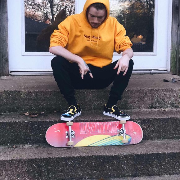 Profile Picture of Luke Yandell (@lxhy33) on Poshmark