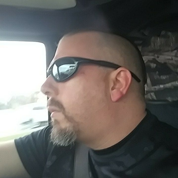 Profile Picture of Michael Saloom (@michaelsaloom) on Poshmark