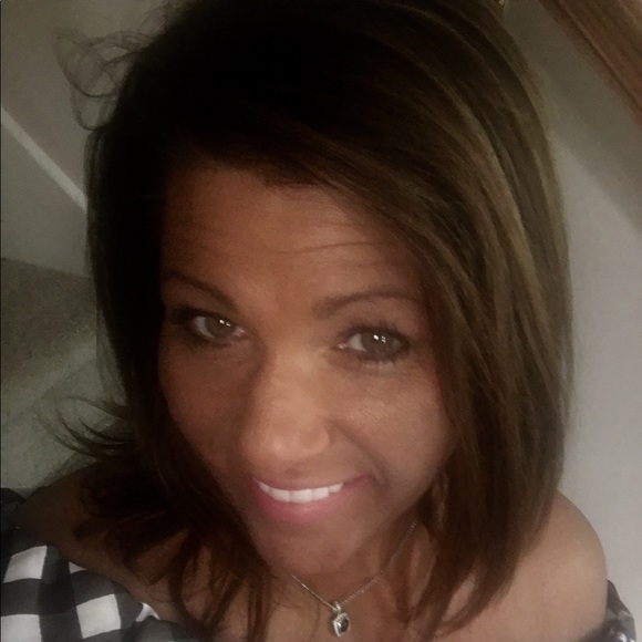 Profile Picture of Cindy Burbage (@sappony1) on Poshmark