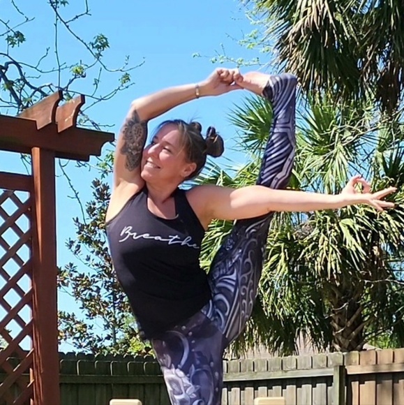 Profile Picture of Stephaney E (@st3ph3y) on Poshmark