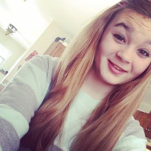 Profile Picture of Holly (@that_singer_) on Myspace