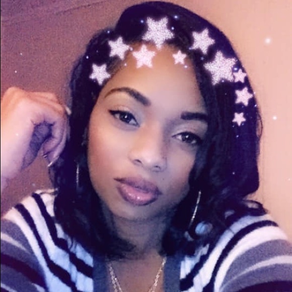 Profile Picture of Marian Williams (@shalila1984) on Poshmark