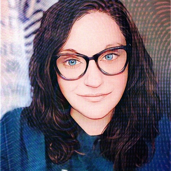 Profile Picture of Leeanne Tyczkowski (@ltyczkowski) on Poshmark