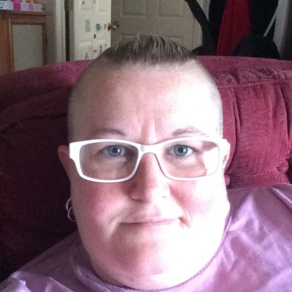 Profile Picture of Shawna Hammett (@shawnahammett) on Poshmark