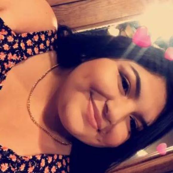 Profile Picture of Juliette Gonzalez (@julietteg_17) on Poshmark