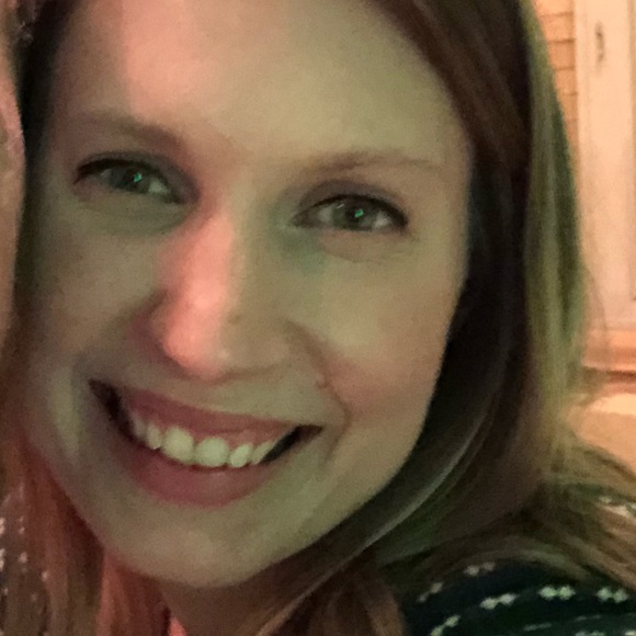 Profile Picture of Elisabeth Stojkovic (@estojk) on Poshmark