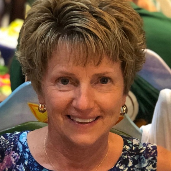 Profile Picture of Sandra Mcelhinney (@sandramcelhinne) on Poshmark