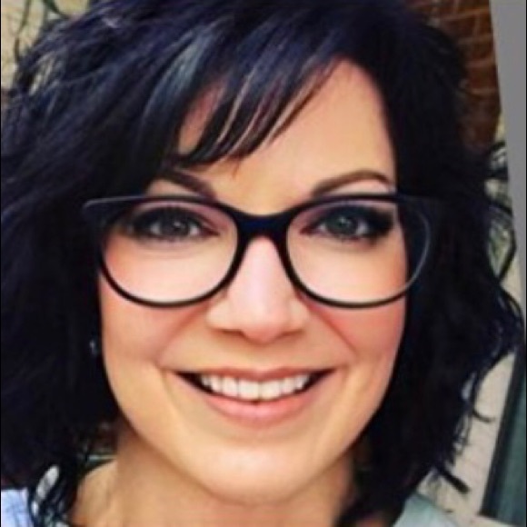 Profile Picture of Paula Roll (@paulaproll) on Poshmark