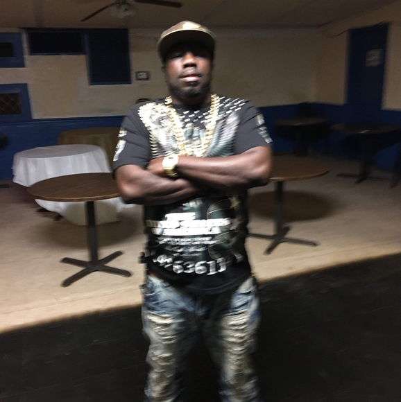 Profile Picture of Eddie Hicks (@hixboy21) on Poshmark