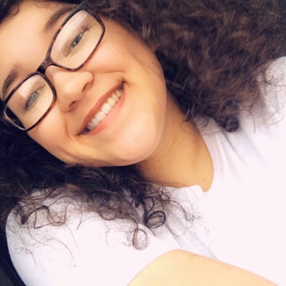 Profile Picture of Naomi Bledsole (@naomi_1198) on Poshmark