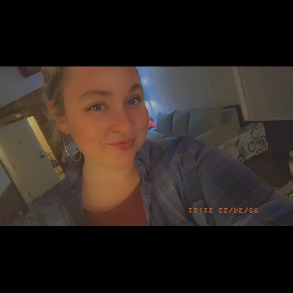 Profile Picture of Andrea Moore (@amoore_1) on Poshmark