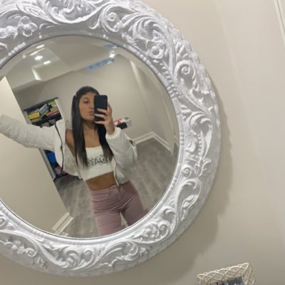 Profile Picture of Bella Alexander (@@BellaAlexander_) on Twitter