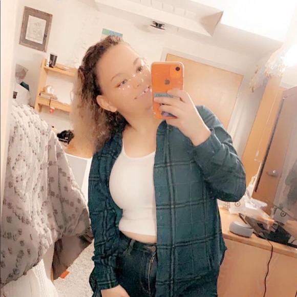 Profile Picture of Haley Stephenson (@shorty_pop15) on Poshmark