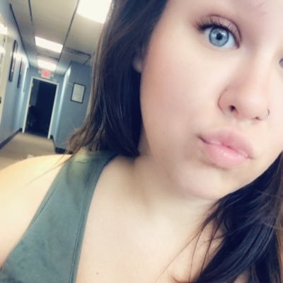 Profile Picture of Kelseykemper (@imacrazyblanket) on Twitter