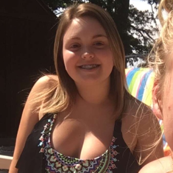 Profile Picture of Cassidy Kern (@ckern24) on Poshmark