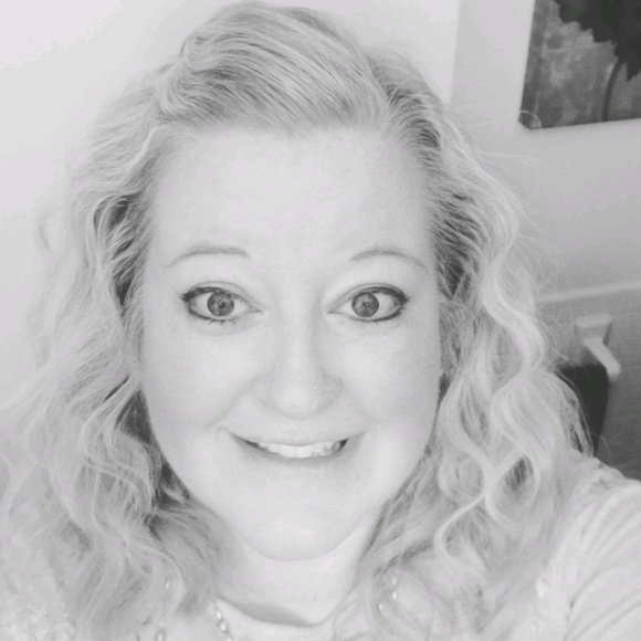 Profile Picture of Kim Ouellette (@kimmie5143) on Poshmark