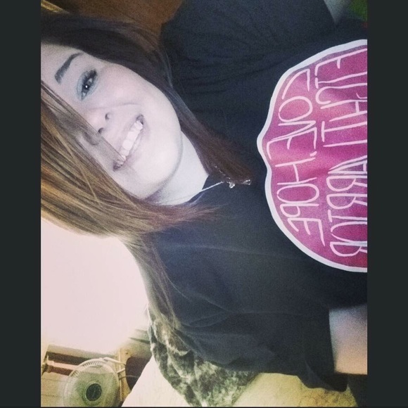 Profile Picture of Paige Teakell (@pteakell806) on Poshmark