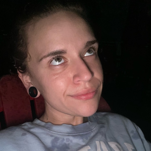 Profile Picture of Paola Ulloa (@paolau21) on Poshmark