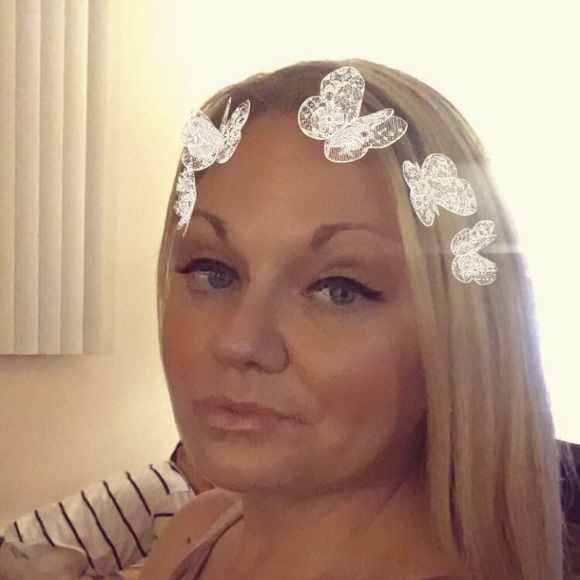 Profile Picture of Kendra Silvera (@kendrasil) on Poshmark