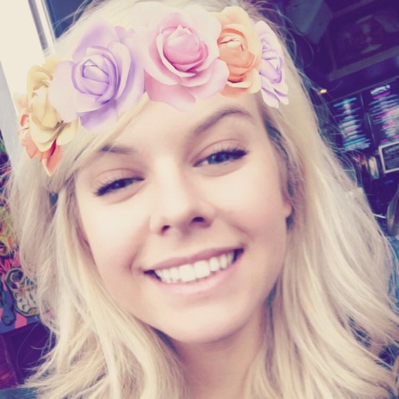 Profile Picture of Crystal Desousa (@crystalnatalia6) on Poshmark