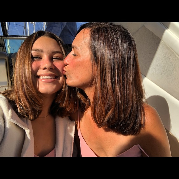 Profile Picture of Melia Roswall (@mroswall) on Poshmark