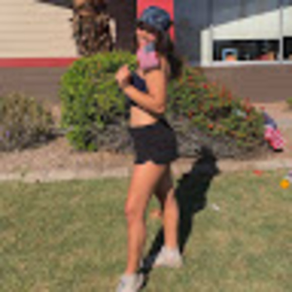 Profile Picture of Jeanette Mcphee (@jnetty14) on Poshmark