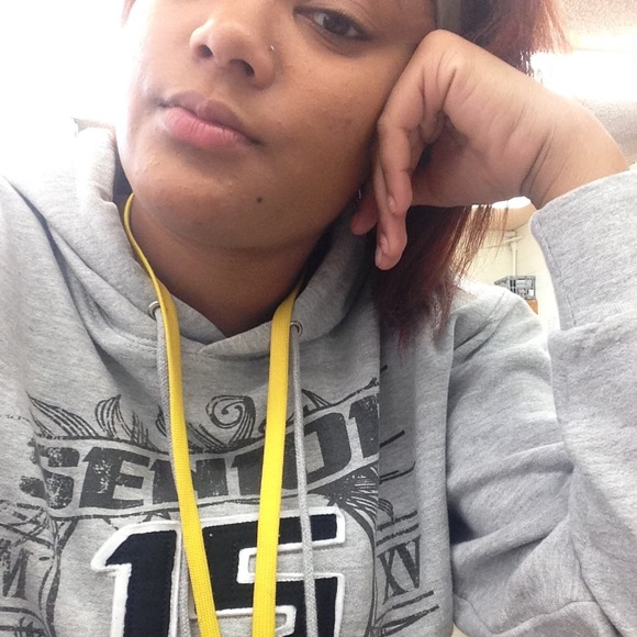 Profile Picture of Shanice Clark (@shanicesade) on Poshmark