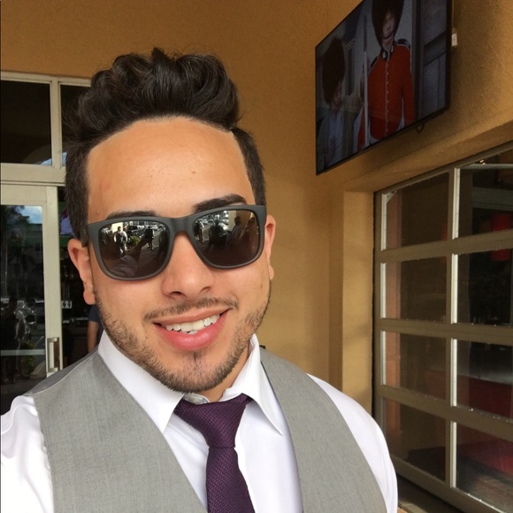 Profile Picture of Jason Cossa (@jcossa) on Poshmark