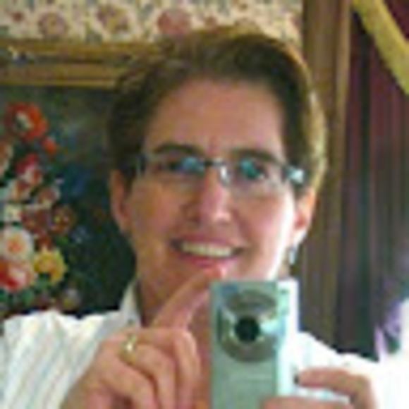 Profile Picture of Zvia Bird (@zviabird) on Poshmark