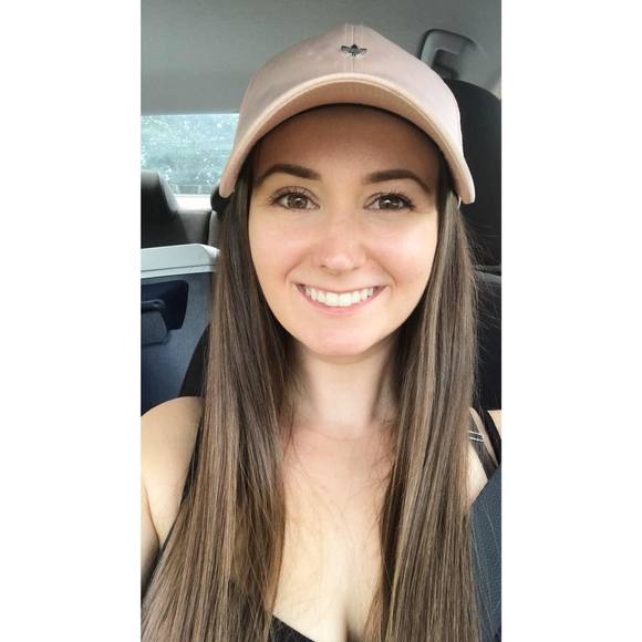 Profile Picture of Cassy Bilodeau (@caaaaassy) on Poshmark