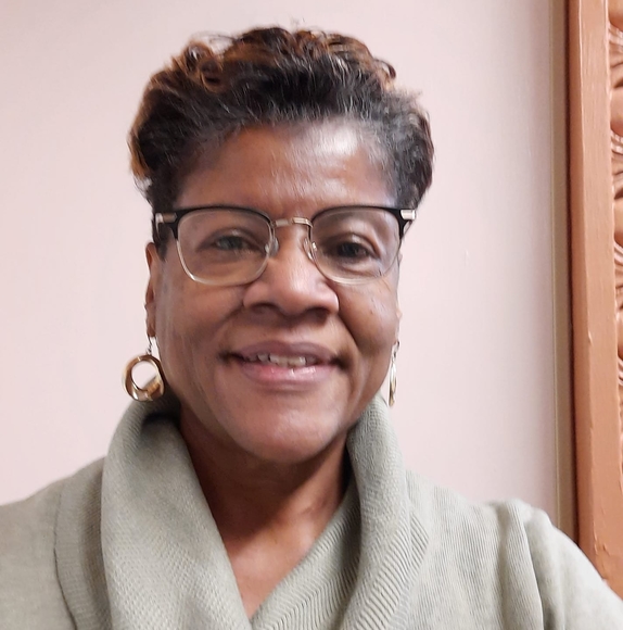 Profile Picture of Cheryl Batts (@clbatts56) on Poshmark