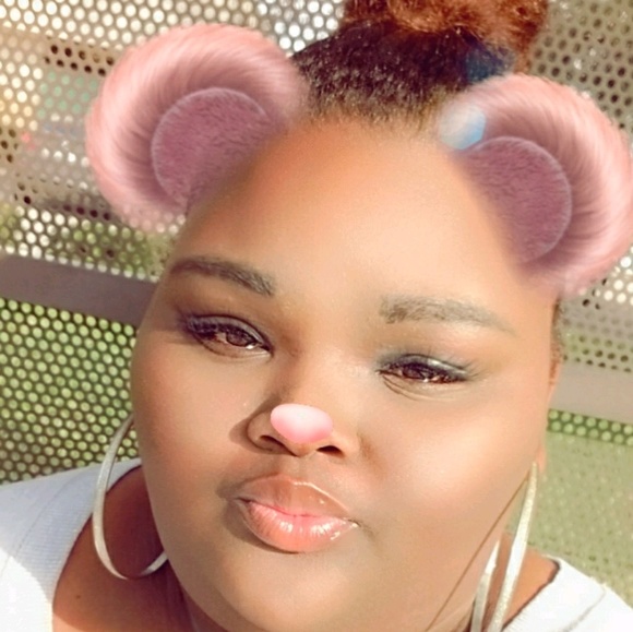 Profile Picture of Joycelyn Oconnor (@uniquedoll93) on Poshmark