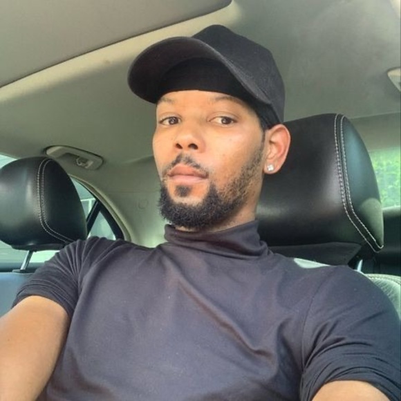 Profile Picture of Matthew Haywood (@matthew_haywood) on Poshmark