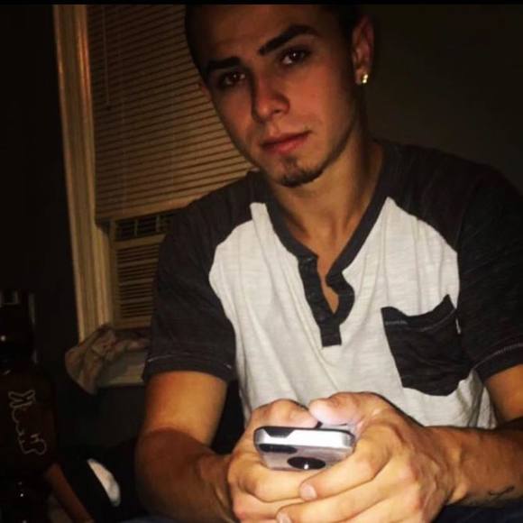 Profile Picture of Chris Schiavone (@chriscracks) on Poshmark