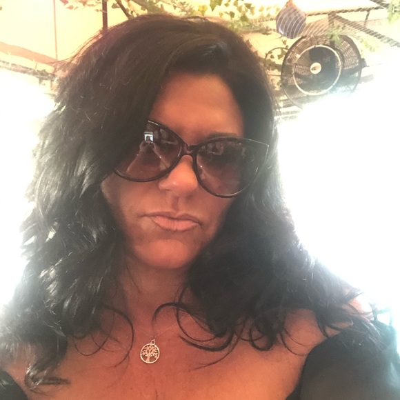 Profile Picture of Georgette Dileone (@georgiegirl68) on Poshmark