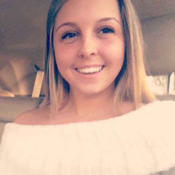 Profile Picture of Kara Kulpinski (@kaku224) on Poshmark