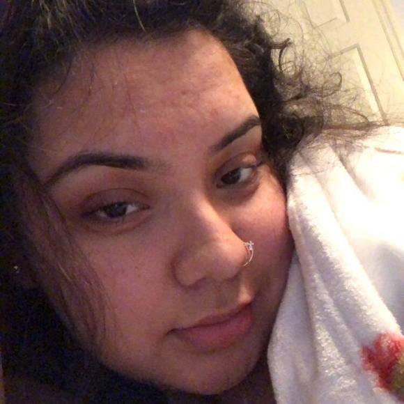 Profile Picture of Iris Barrios (@ybmiris) on Poshmark