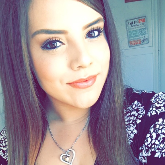 Profile Picture of Cassandra Everett (@jade_cassandra) on Poshmark