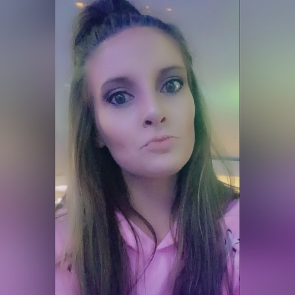 Profile Picture of Mackenzie Crabtree (@kenziecrabtree2) on Poshmark